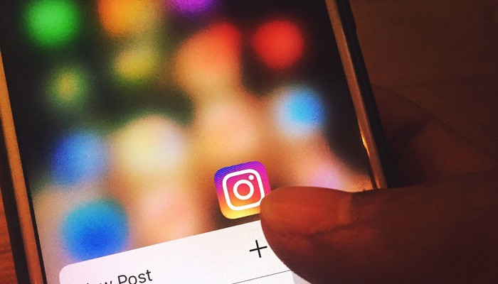 Bildschirm auf dem die Istagram-App betätigt wird