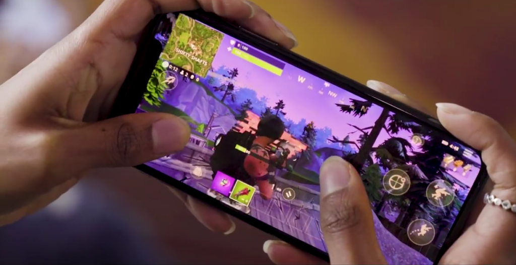 Smartphone avec le jeu Fortnite