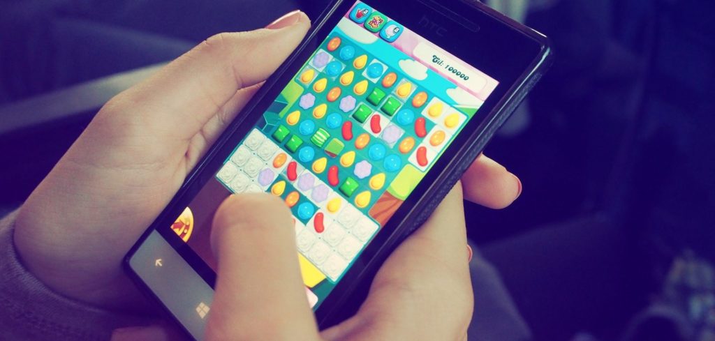 Vue d'un téléphone avec candy crush